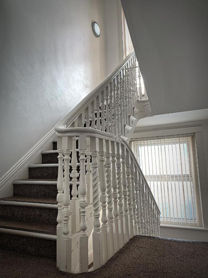 Bournemouth Beachfront Retreat 3 Bedroom 3 Bathroom Seaside B&B With Free Parking Dış mekan fotoğraf