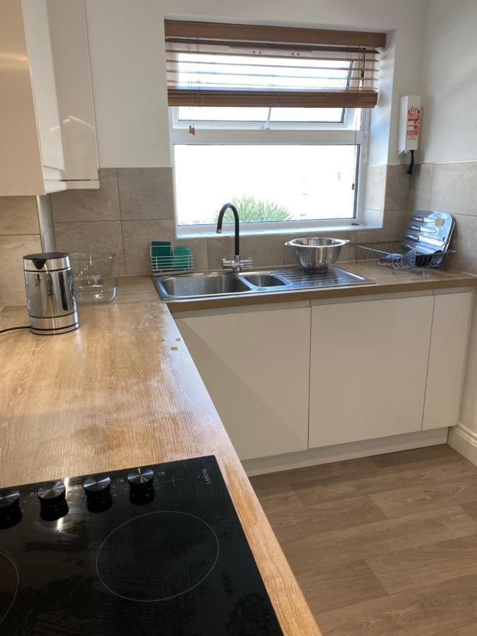 Bournemouth Beachfront Retreat 3 Bedroom 3 Bathroom Seaside B&B With Free Parking Dış mekan fotoğraf
