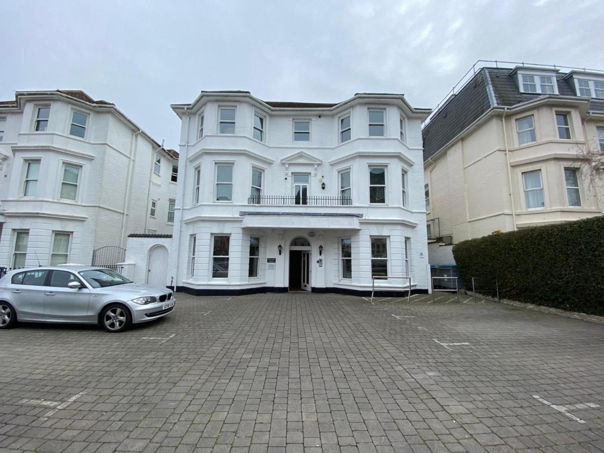 Bournemouth Beachfront Retreat 3 Bedroom 3 Bathroom Seaside B&B With Free Parking Dış mekan fotoğraf