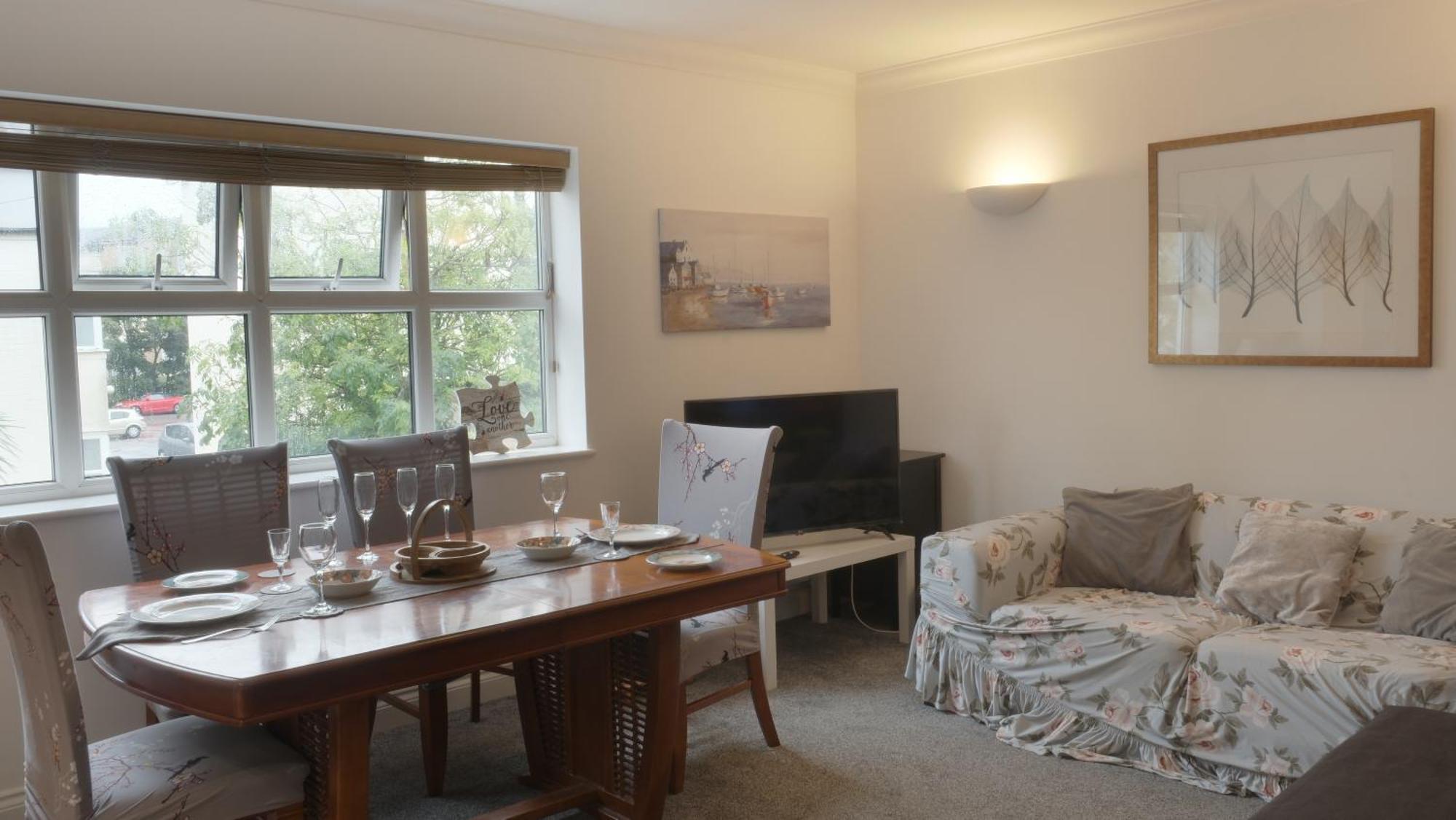 Bournemouth Beachfront Retreat 3 Bedroom 3 Bathroom Seaside B&B With Free Parking Dış mekan fotoğraf