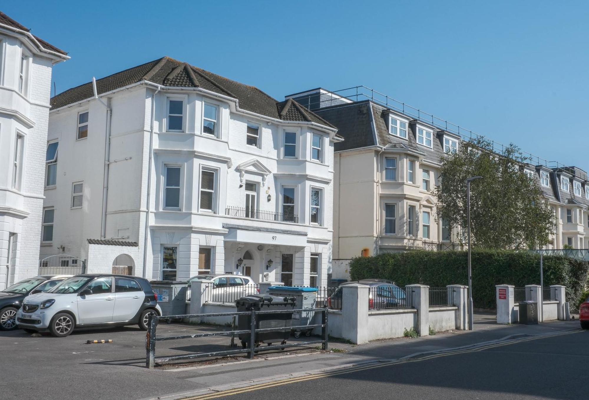 Bournemouth Beachfront Retreat 3 Bedroom 3 Bathroom Seaside B&B With Free Parking Dış mekan fotoğraf