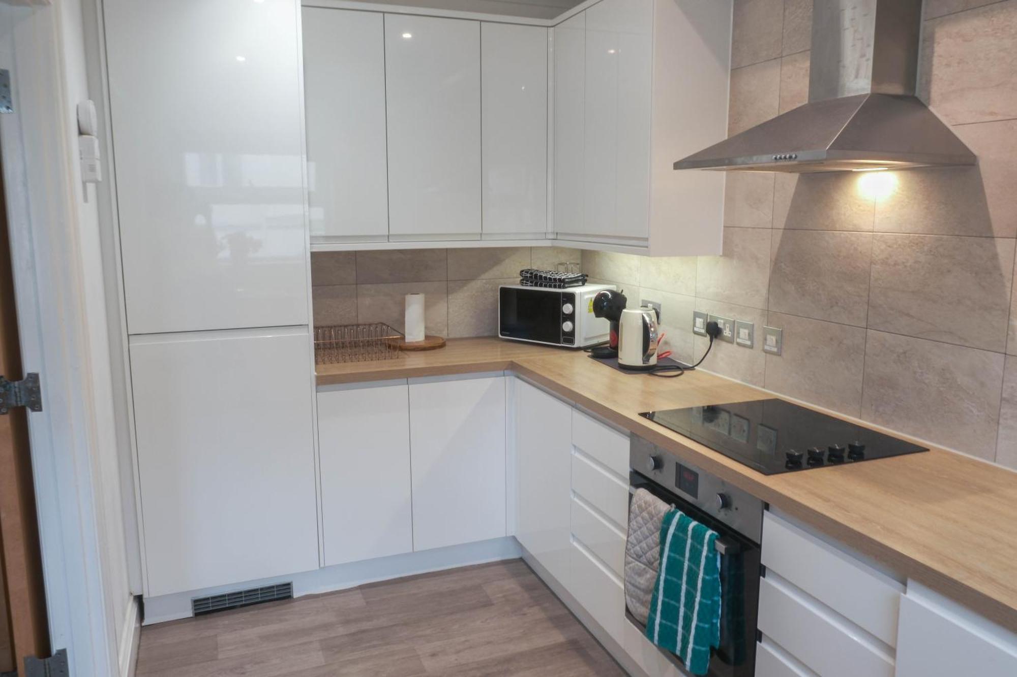 Bournemouth Beachfront Retreat 3 Bedroom 3 Bathroom Seaside B&B With Free Parking Dış mekan fotoğraf
