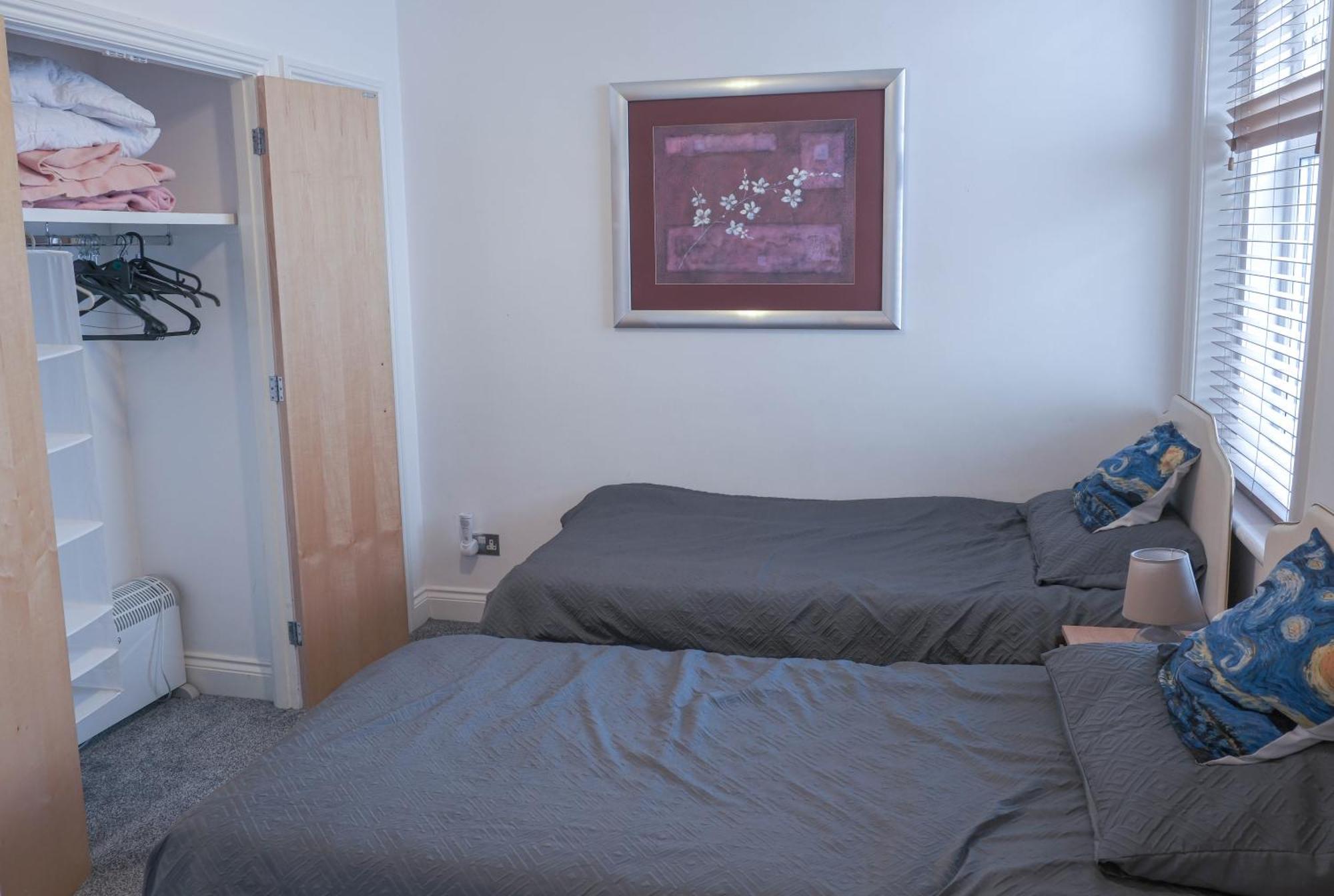 Bournemouth Beachfront Retreat 3 Bedroom 3 Bathroom Seaside B&B With Free Parking Dış mekan fotoğraf