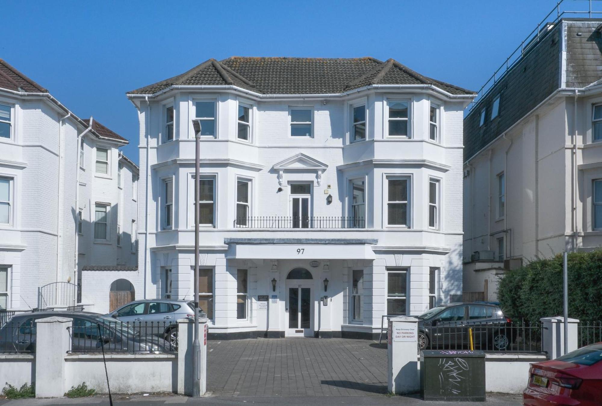 Bournemouth Beachfront Retreat 3 Bedroom 3 Bathroom Seaside B&B With Free Parking Dış mekan fotoğraf