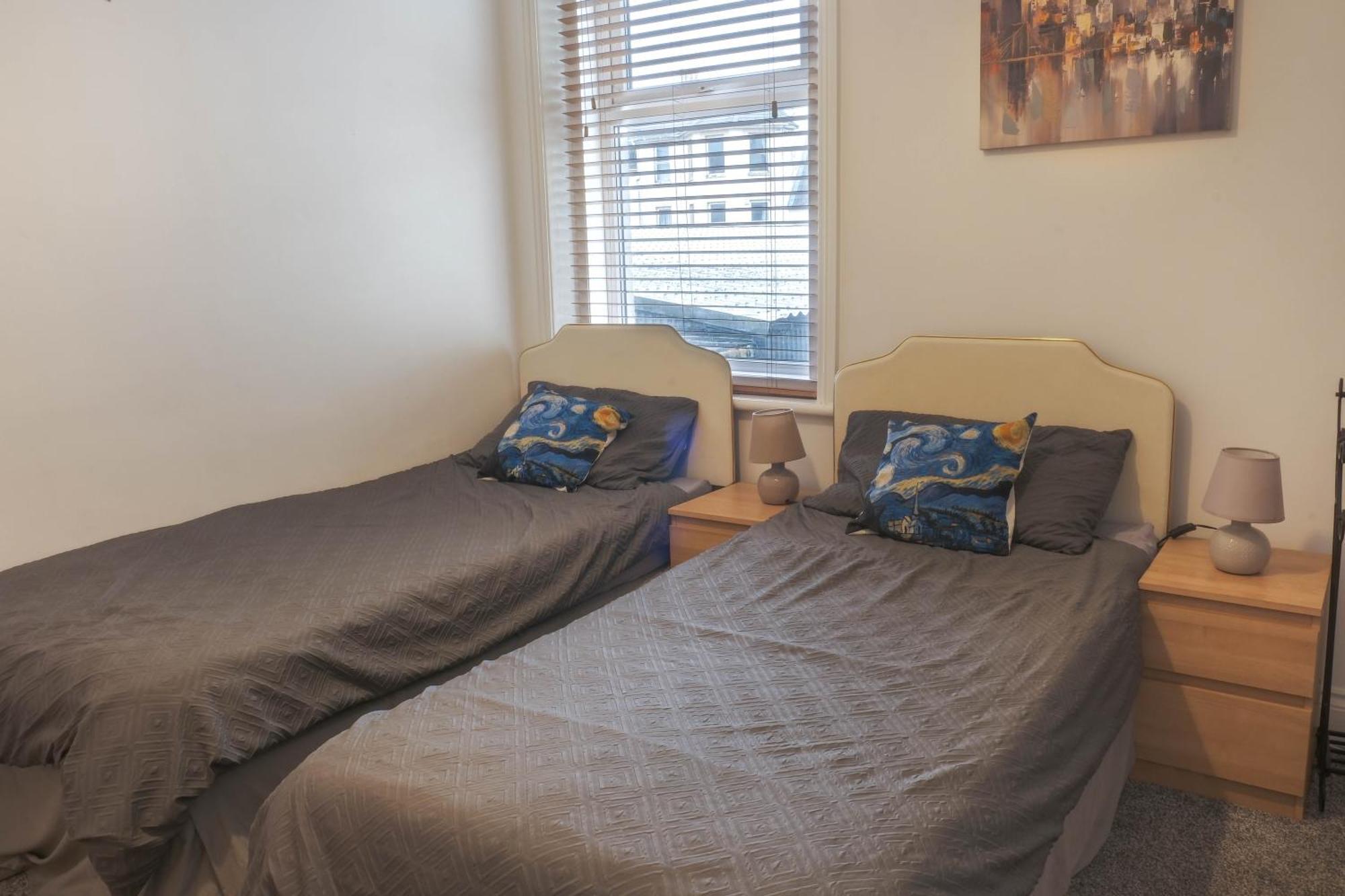 Bournemouth Beachfront Retreat 3 Bedroom 3 Bathroom Seaside B&B With Free Parking Dış mekan fotoğraf