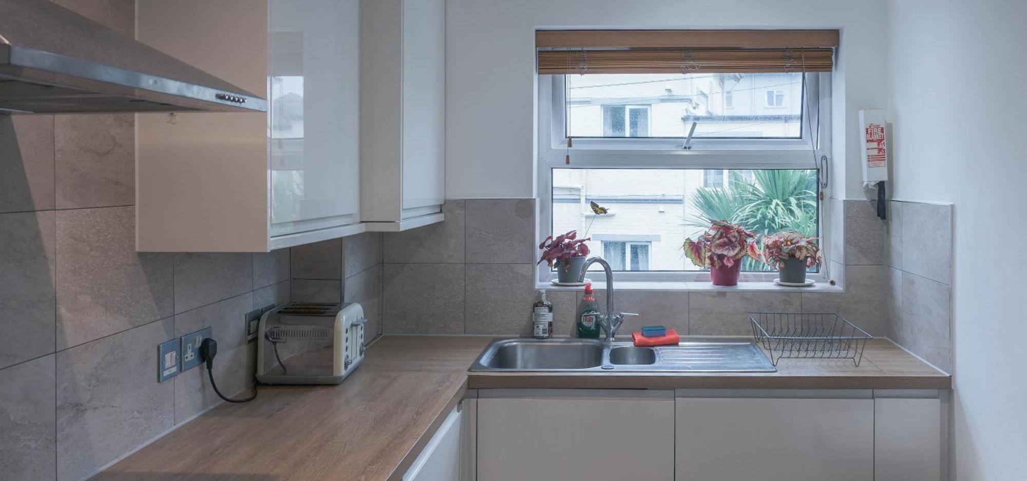 Bournemouth Beachfront Retreat 3 Bedroom 3 Bathroom Seaside B&B With Free Parking Dış mekan fotoğraf