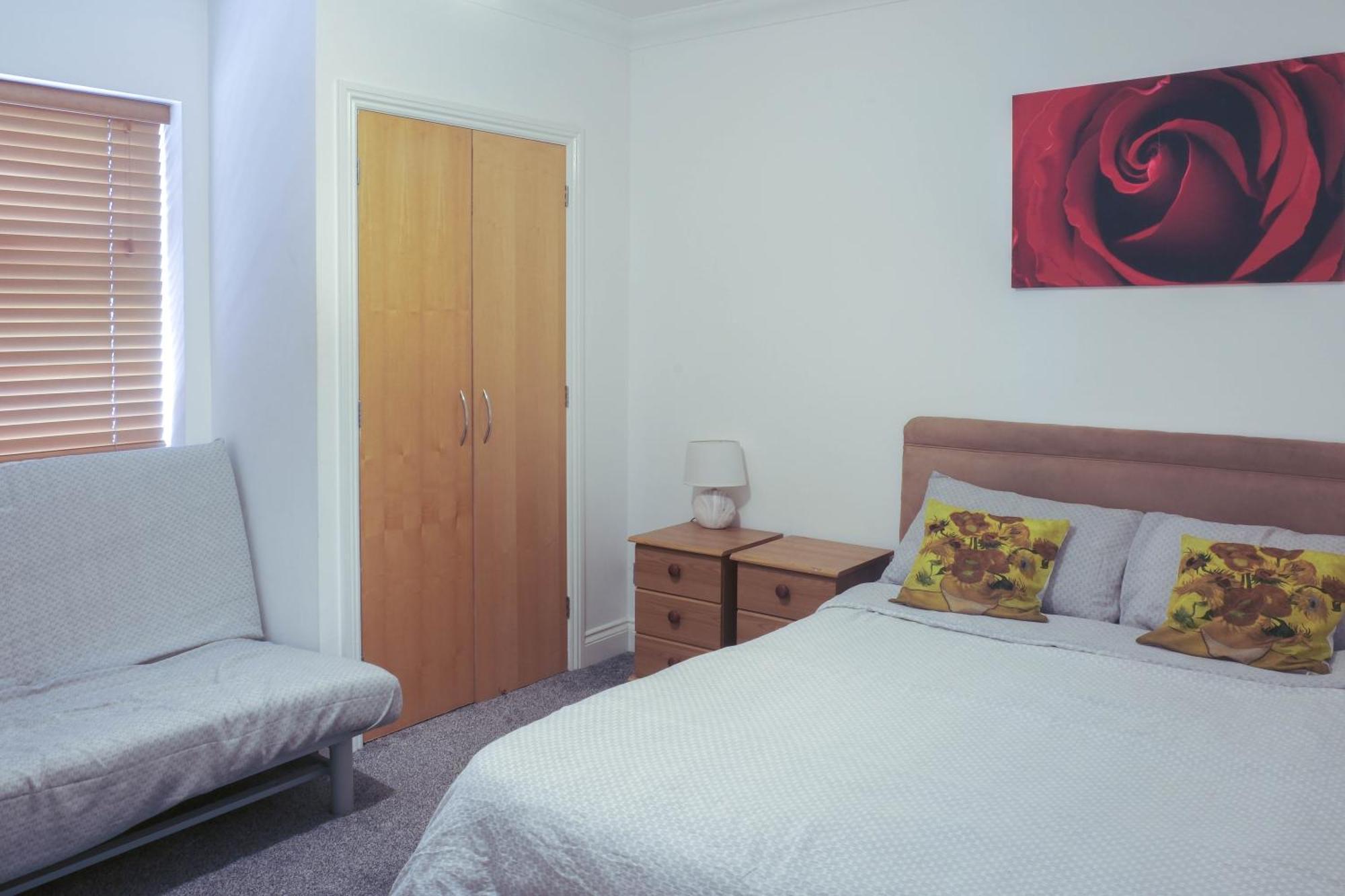 Bournemouth Beachfront Retreat 3 Bedroom 3 Bathroom Seaside B&B With Free Parking Dış mekan fotoğraf