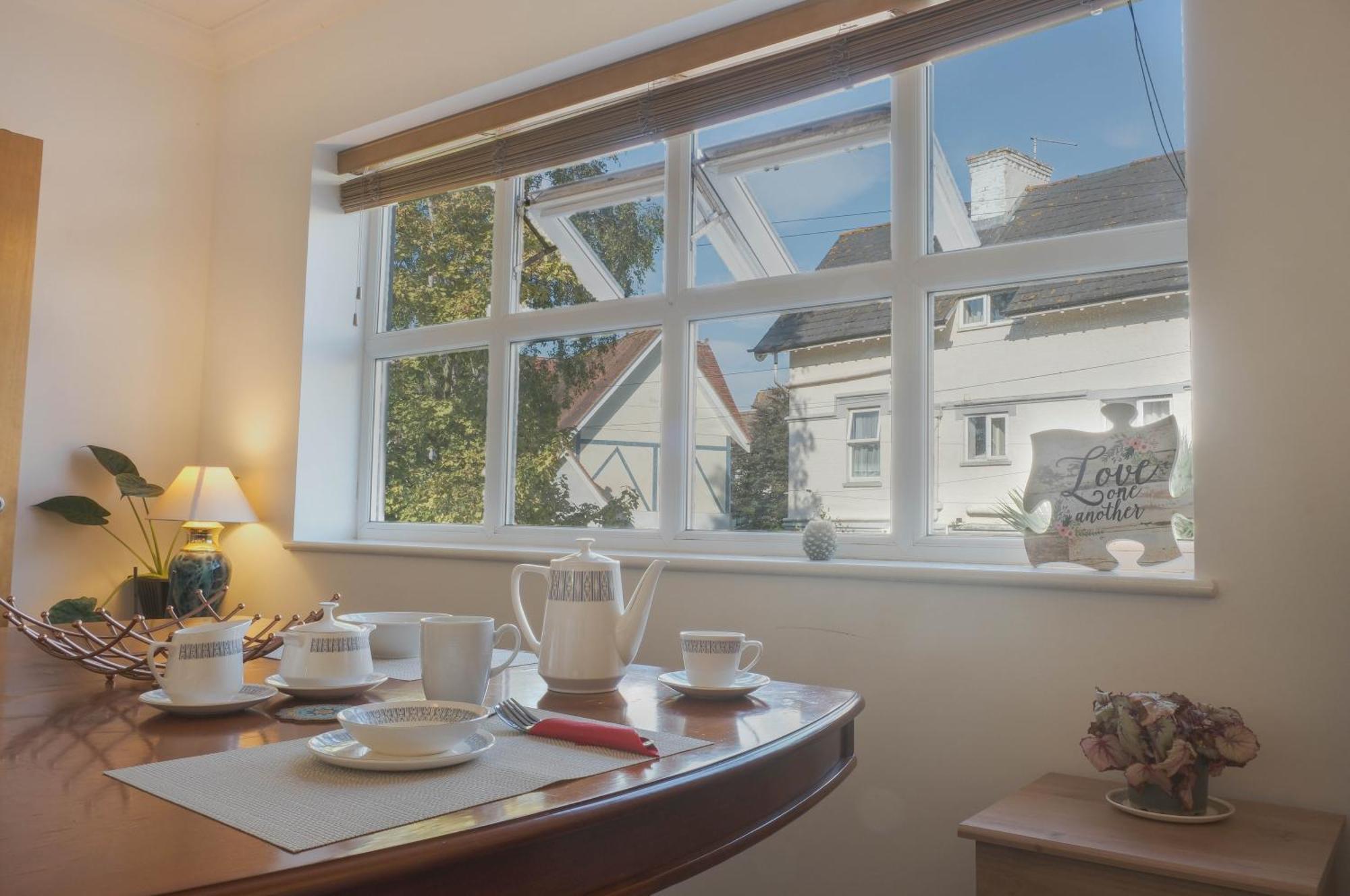 Bournemouth Beachfront Retreat 3 Bedroom 3 Bathroom Seaside B&B With Free Parking Dış mekan fotoğraf