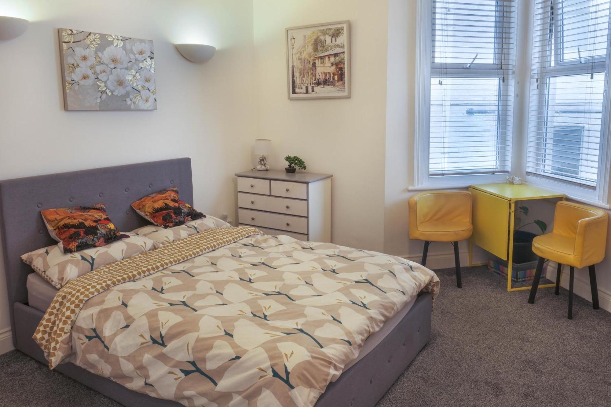 Bournemouth Beachfront Retreat 3 Bedroom 3 Bathroom Seaside B&B With Free Parking Dış mekan fotoğraf